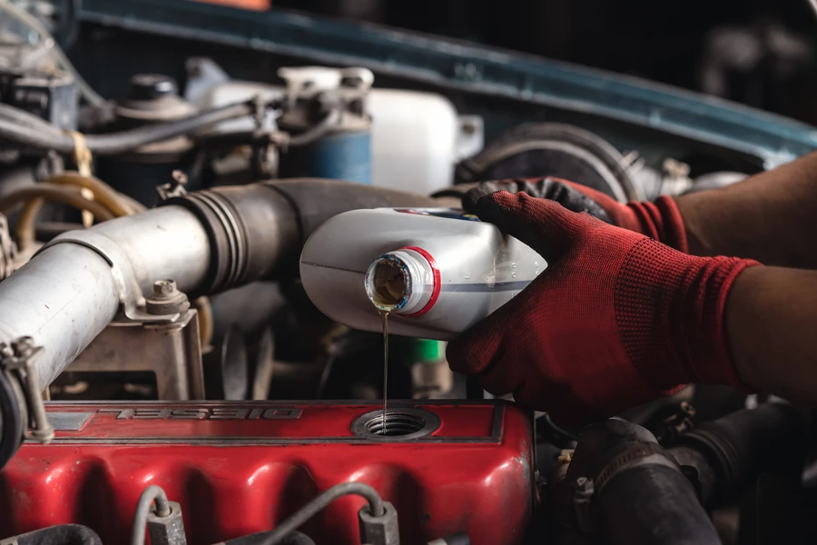 Oil Change Service Mistakes That Can Damage Your Car Forest Lake, MN Oil Change Service Mistakes That Can Damage Your Car Forest Lake, MN